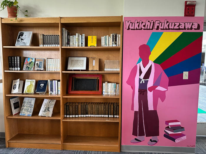 thumbnail_FukuzawaBookshelf