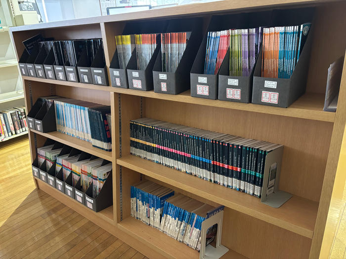 湘南藤沢中高図書室2