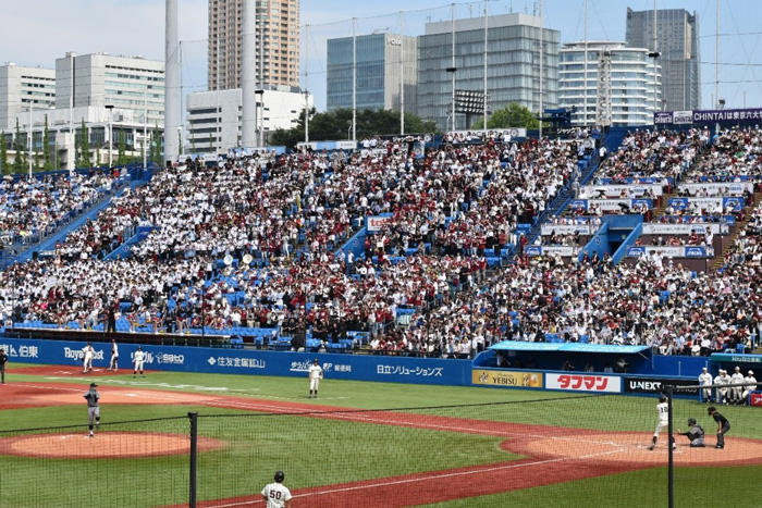 早稲田の猛攻に耐える