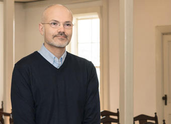 対話によって、文化、言語、祖国、宗教に代表される、閉ざされた美しい庭を超えてみましょう